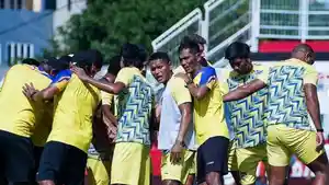 Skuad-Arema-FC-berlatih-sebelum-pertandingan-melawan-Malut-United.jpg