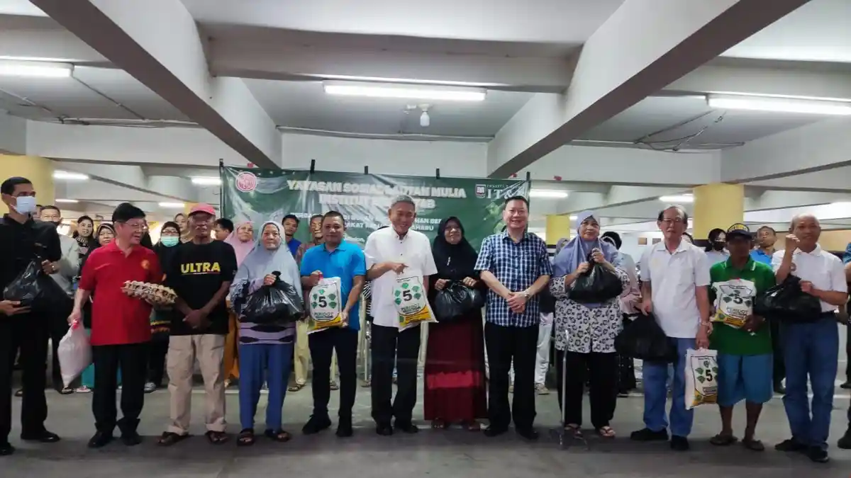 Sambut Hari Raya Idul Fitri, Yayasan Sosial Lautan Mulia dan Institut Bisnis IT&B Gelar Bakti Sosial