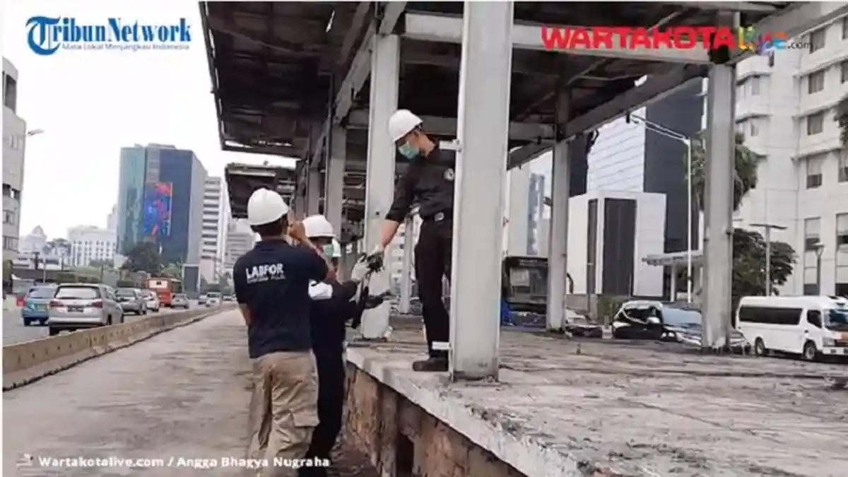 VIDEO: Halte Transjakarta yang Terbakar Langsung Diperbaiki, Segera Bisa Beroperasi Kembali