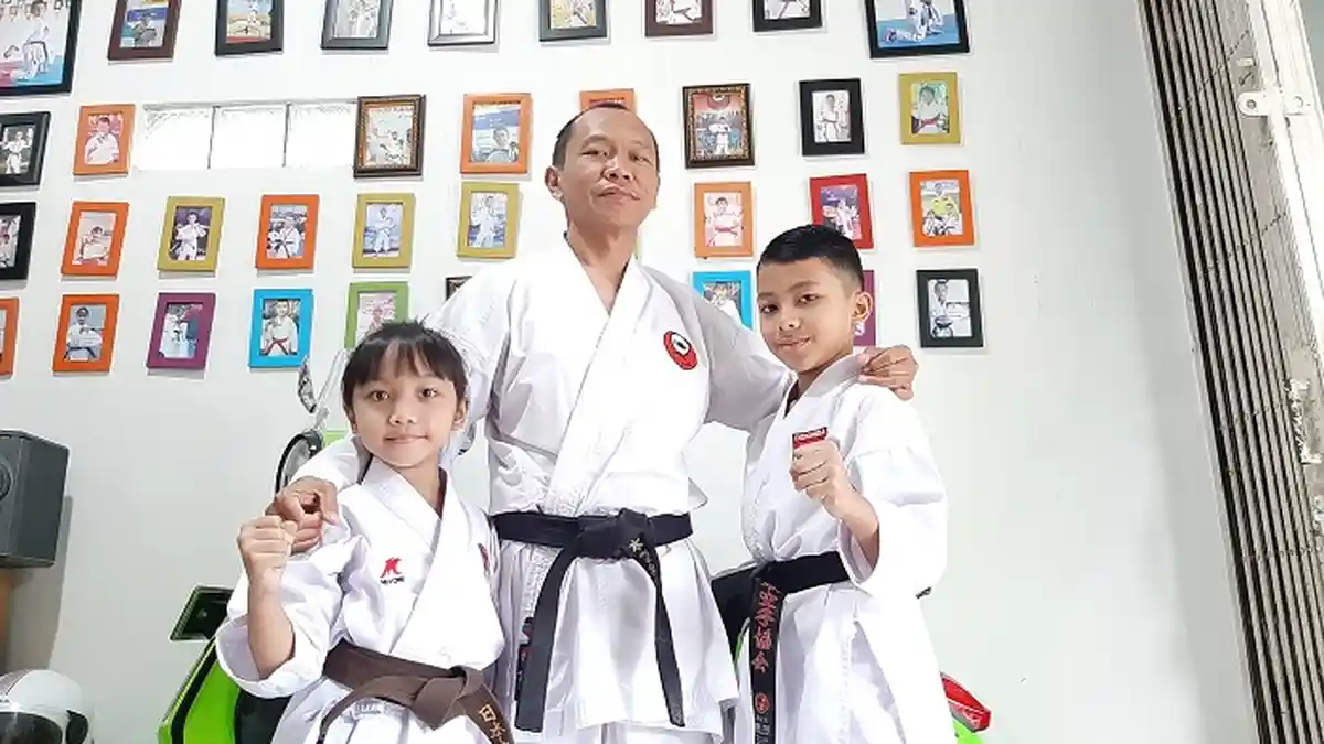 Dua Bocah Kakak Beradik Zahran dan Zahira Harumkan Indonesia Lewat Karate
