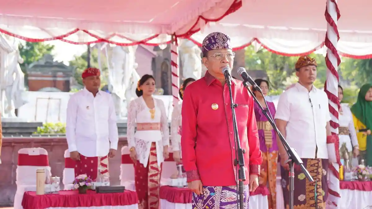 Pimpinan Apel HUT Gianyar, Gubernur Koster Berpesan: Sukseskan Pembangunan Bali