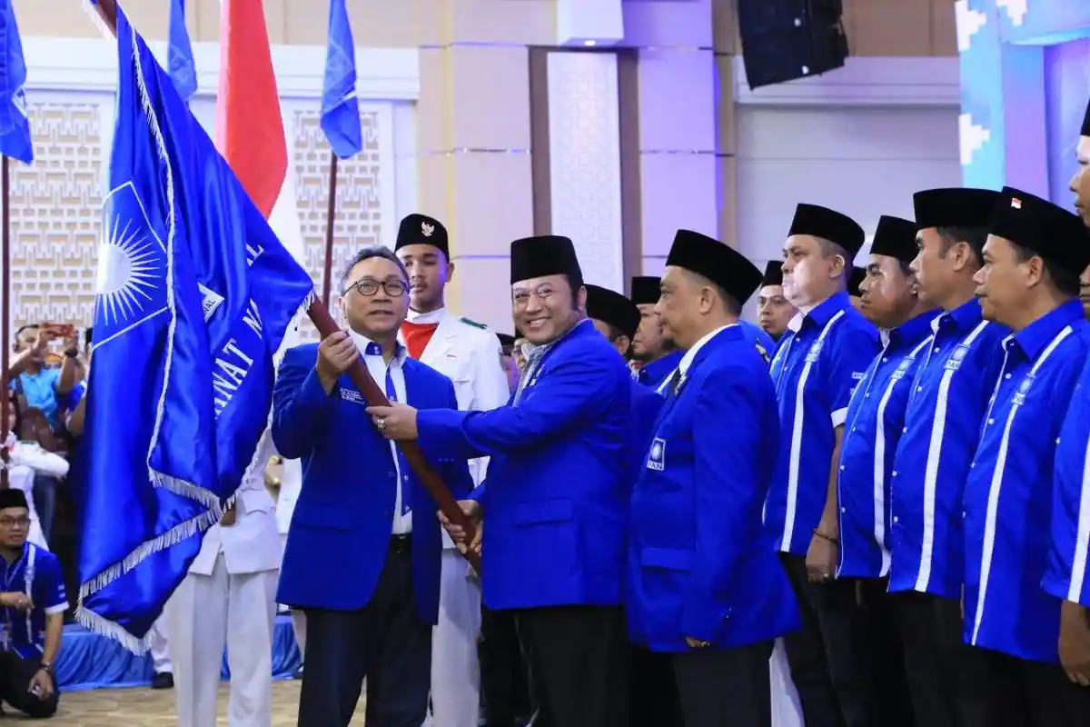 Zulkifli Hasan Lantik Zainudin Hasan Jadi Ketua DPW PAN Lampung