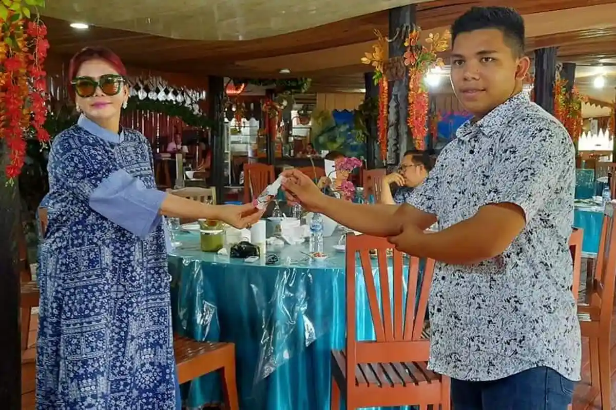 VAP Bagikan Hand Sanitizer, Masker dan Sarung Tangan