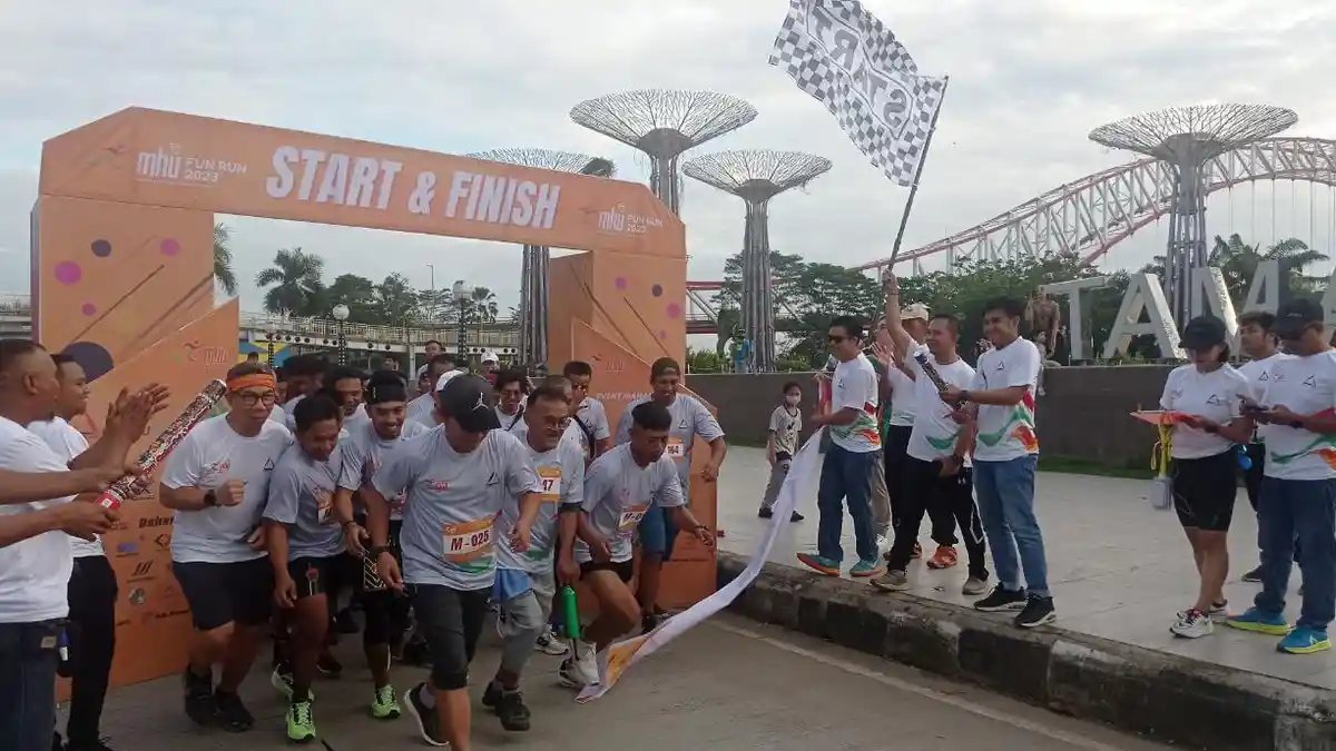 Semarak Bulan K3, Ratusan Peserta Ikut Ajang Lari MHU Fun Run 5K 2023 di Tenggarong