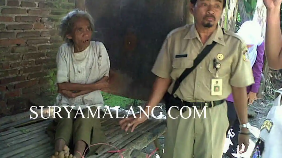 Stres Gagal Jadi PNS, Ibu Guru Honorer Dipasung 30 Tahun