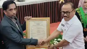 wisudawan-dan-dosen.jpg