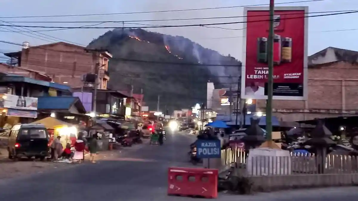 Cuaca Ekstrem, Hutan Gunung Sipiso-piso Terbakar