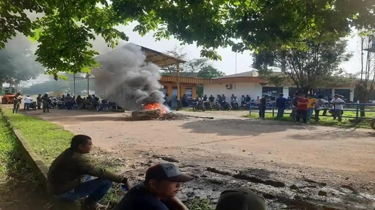 3 Bulan Gaji Belum Dibayar, Ratusan Karyawan Mitra Ogan Menjerit : Kami Mau Beli Beras
