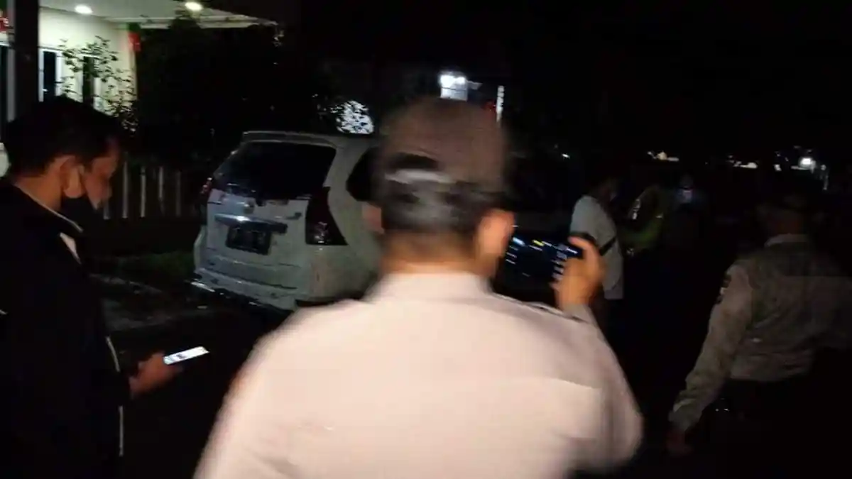 PERAMPOKAN DI BATAM - Tetangga Saksikan Bos Minimarket Dihantam Linggis oleh Perampok