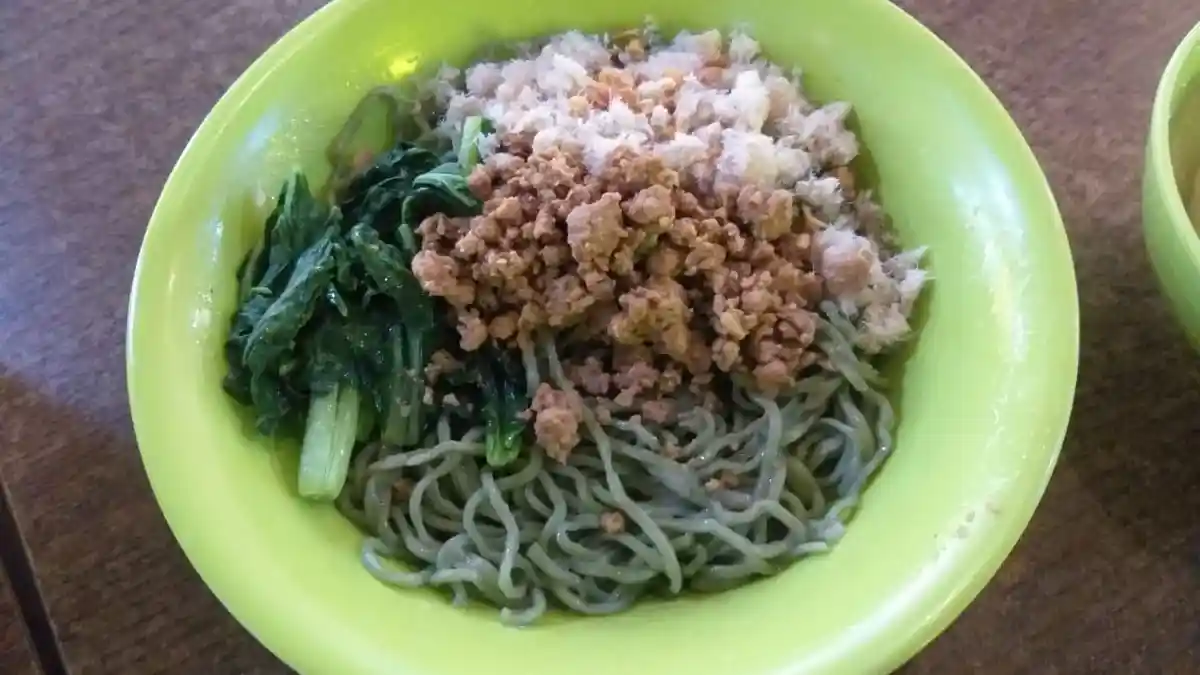 VIDEO: Bakmi Hijau Gocit dari Bayam Buatan Sendiri