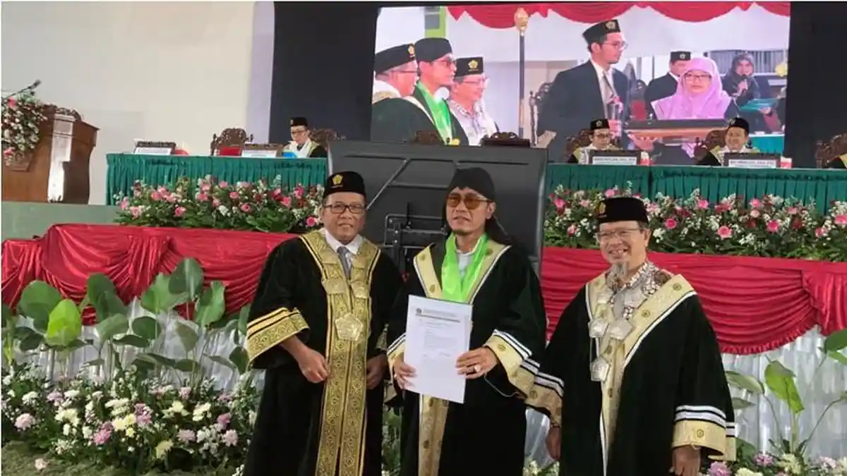 Gus Miftah Lolos Sidang Skripsi di Unissula Semarang dengan Predikat Summa Cumlaude