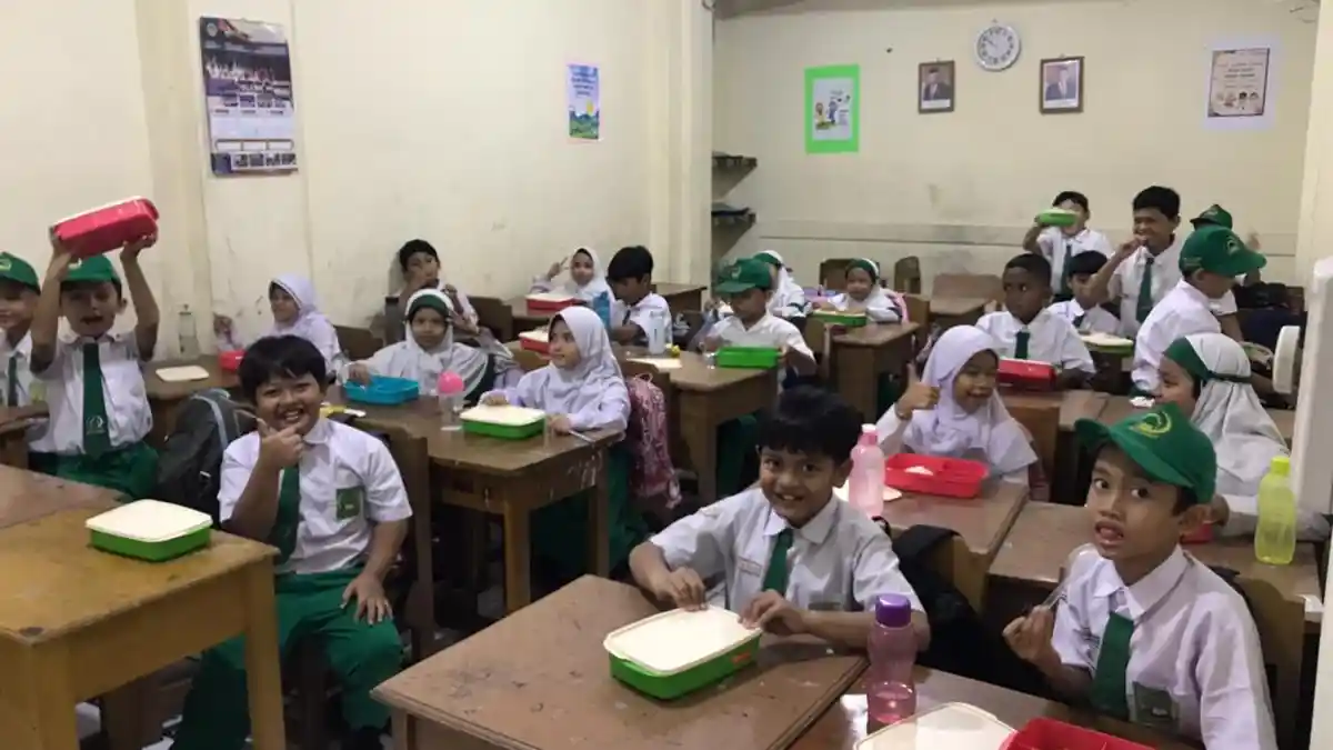 Program Makan Bergizi Gratis Prabowo Libatkan TNI-Polisi, Ini Tugasnya