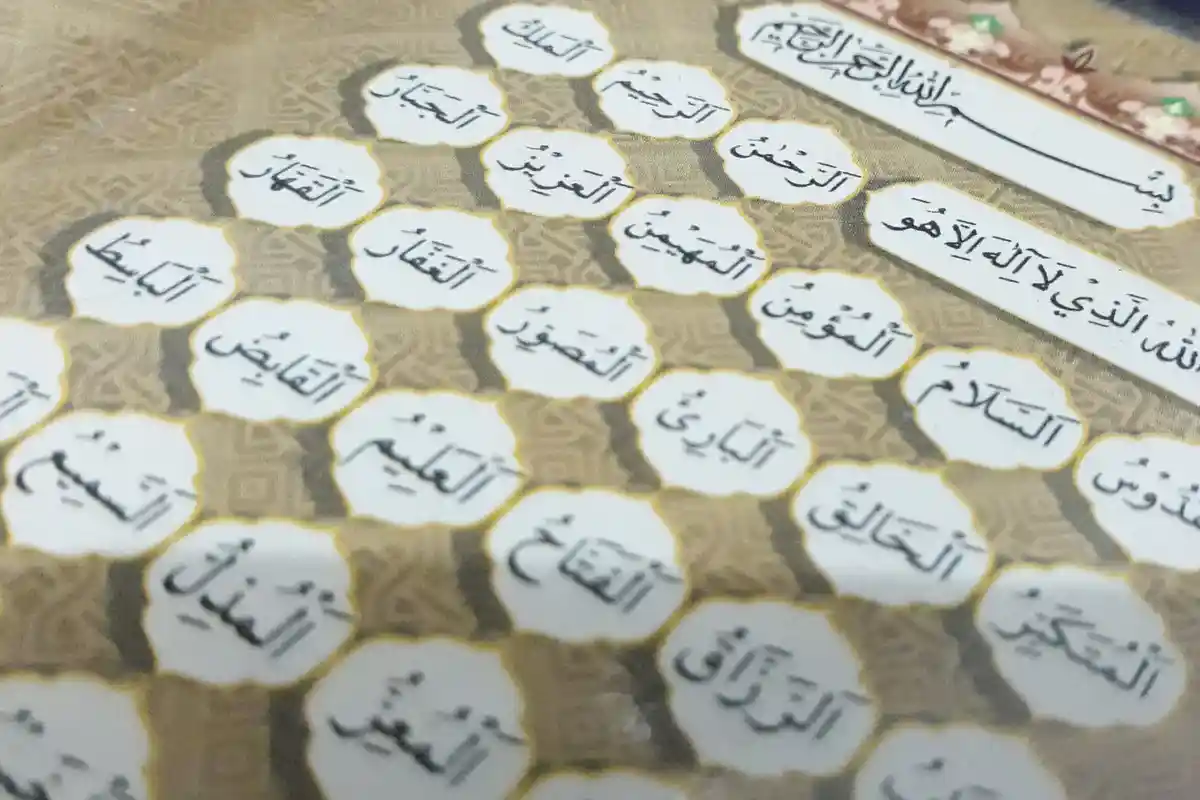 99 Asmaul Husna dan Artinya Lengkap