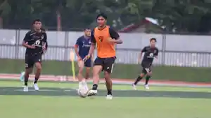 Sesi-latihan-para-pemain-Persipa-Pati-di-Stadion-Joyokusumo-Selasa-212024-sore.jpg