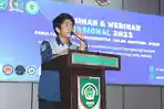 Ketua-BEM-FT-Jarrotul-Albaisun-saat-memberikan-sambutan-kegiatan-seminar-dan-webinar-nasional-2023.jpg