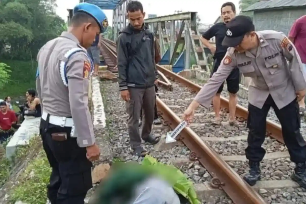 Kronologis Lengkap Pemuda Tiduran di Rel Tewas Tertemper Kereta Api di Cilacap