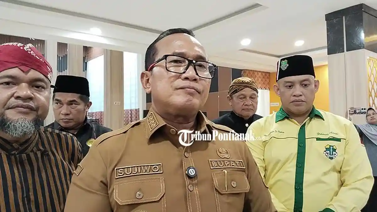 Bupati Sujiwo: Pendidik Bukan Hanya Mengajar, Tapi Juga Seperti Orang Tua