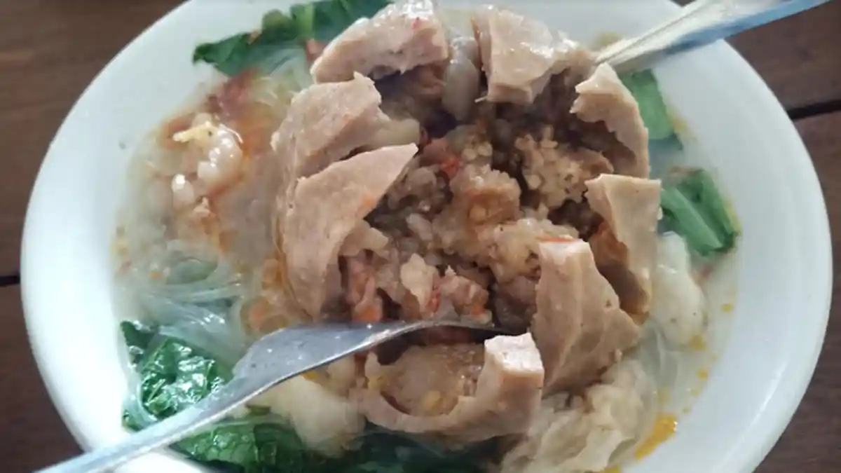 Bakso Super Ranjau di Cibinong, Pedas dan Berisi Penuh Urat