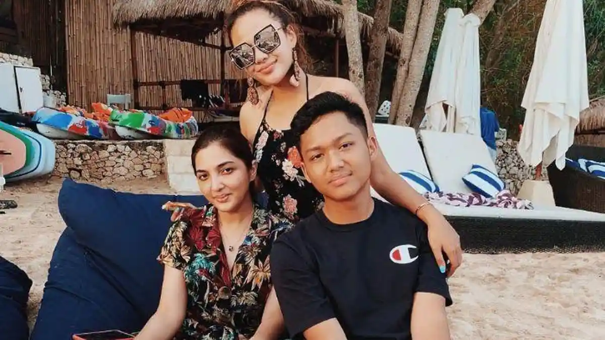 Aurel dan Azriel Hermansyah Persembahkan Hadiah Kalung Emas untuk Ulang Tahun Ashanty