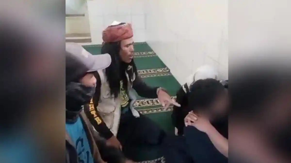 Dua Pelajar SMA Tertangkap Berbuat Tak Senonoh di Masjid, Apa yang Sebenarnya Terjadi?