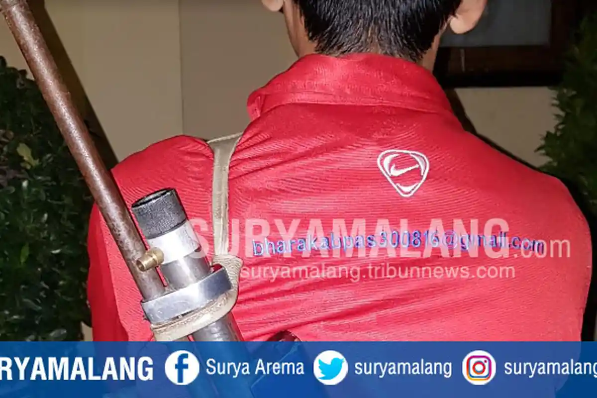 Teror Bom di Bangil Pasuruan, Warga Ini Lolos dari Lemparan Bom dan Berhasil Tembak Dada Kiri Pelaku