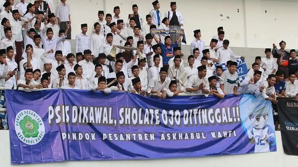 Dukungan Suporter Pondok Pesantren di Laga PSIS vs PSM : PSIS Dikawal Sholatnya Jangan Ditinggal