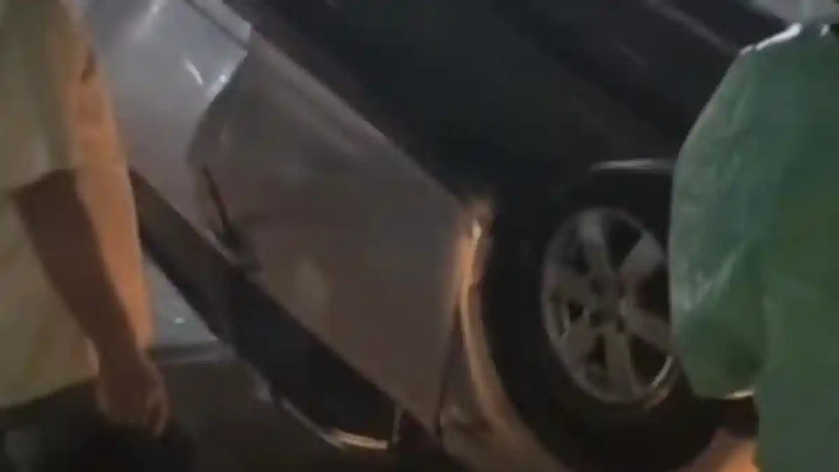 Mobil Asal Depok Terguling di Tol Bocimi, Alami Ban Selip Saat Melaju dari Arah Bogor