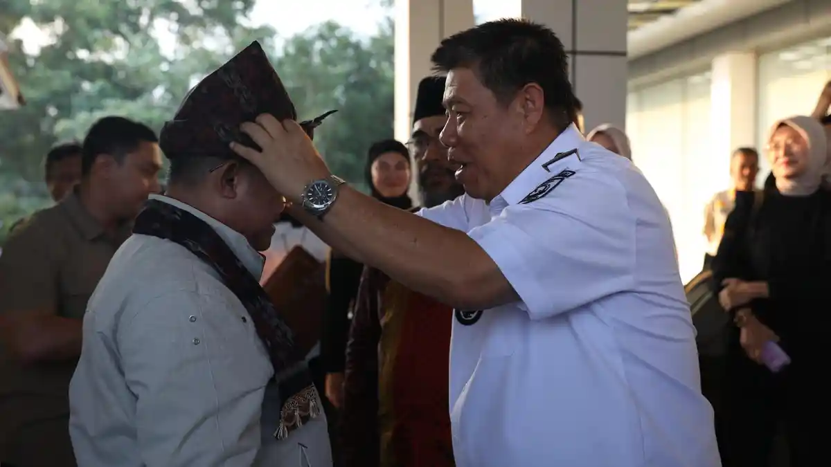 Gubernur Babel Hidayat Arsani Sambut Kedatangan Mendikdasmen Prof Abdul Mu'ti - Posbelitung.co
