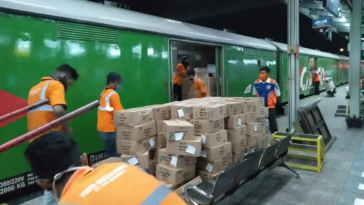 Kereta Api Penumpang Dibatalkan Akibat Covid-19, PT KAI Daop 3 Cirebon Maksimalkan Rail Express