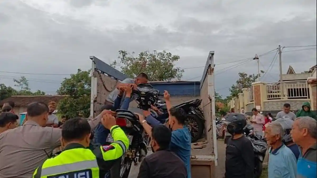 Amankan 103 Motor Knalpot Brong, Polres Karanganyar Angkut Gunakan 9 Truk