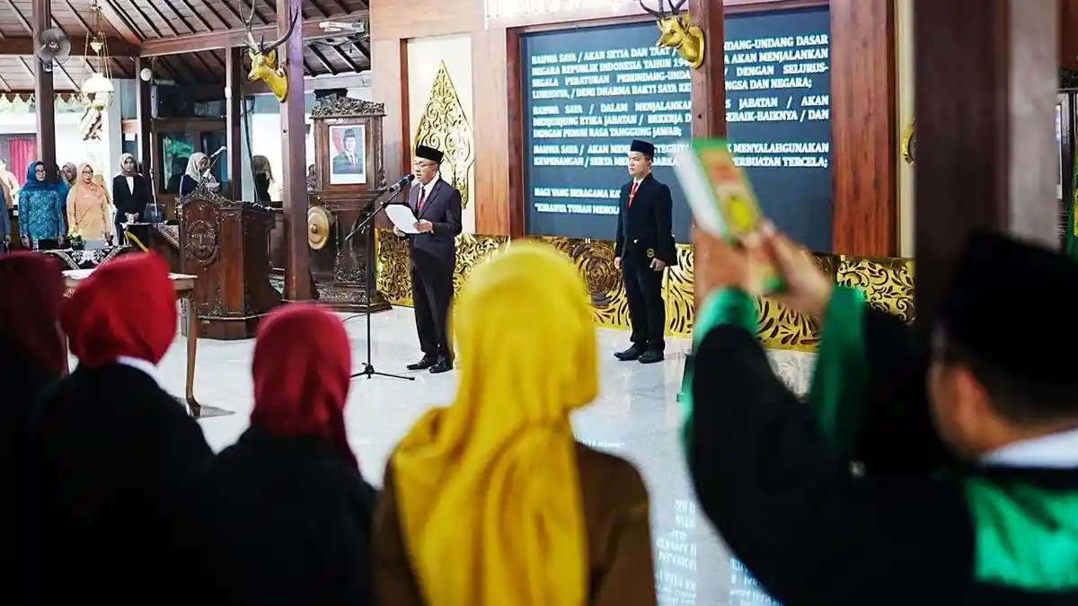Bupati Banyumas Sadewo Lantik 77 Pejabat Sekaligus, Tekankan Birokrasi Tak Boleh Stagnan