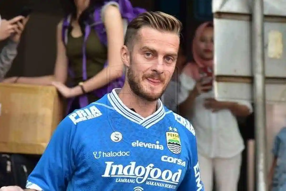 Manfaatkan Libur Lebaran, Gelandang anyar Persib Rene Mihelic Liburan ke Bali Bersama Keluarga