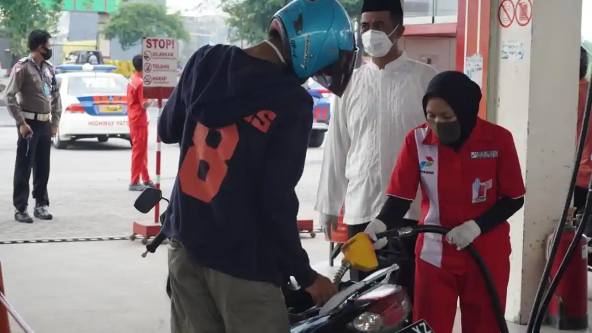Setelah Sembako, Mantan Mentan RI Amran Sulaiman Gratiskan 5 Ton BBM di SPBU Miliknya