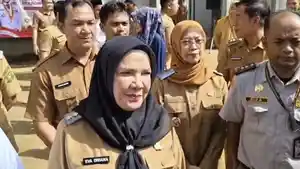 Wali-Kota-Eva-Menggulirkan-Hewan-untuk-Kurban-Masyarakat-Bandar-Lampung.jpg