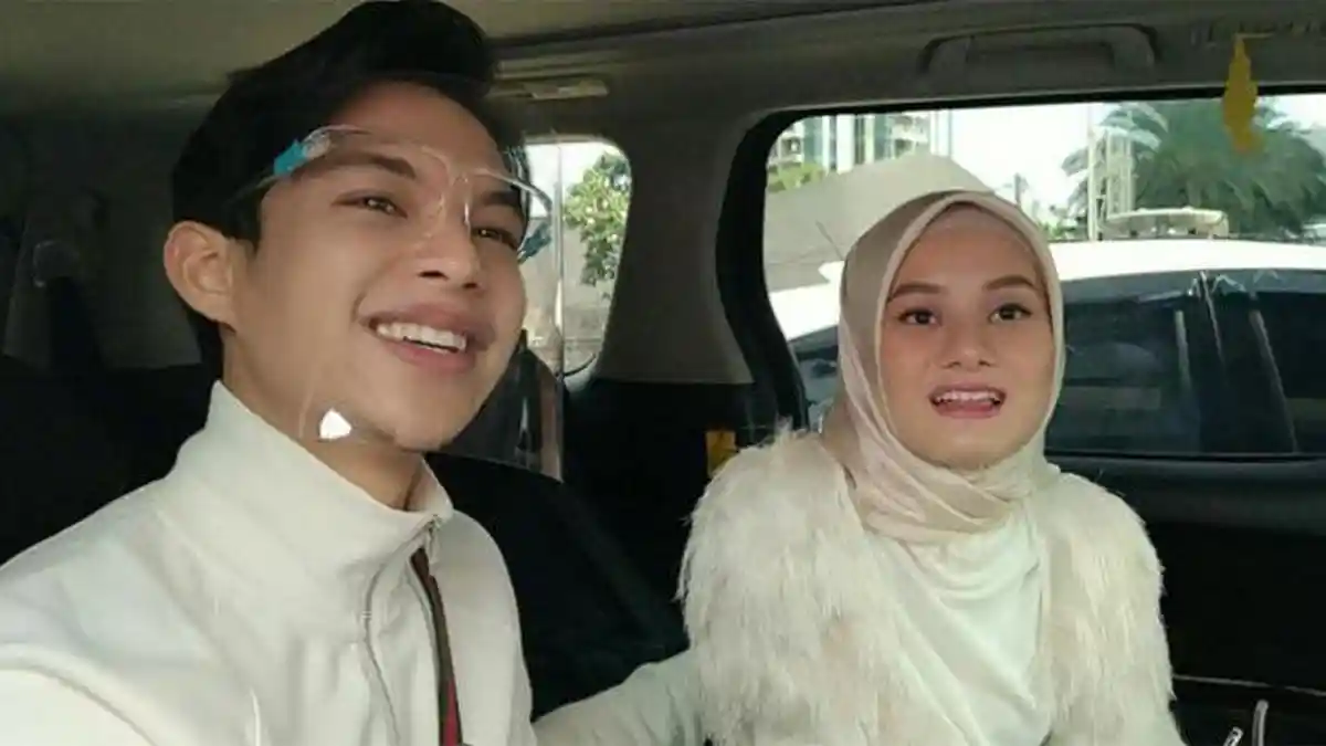 Hamil 5 Bulan, Istri Artis Asal Manado Ini Akui Suaminya Lebih Protektif