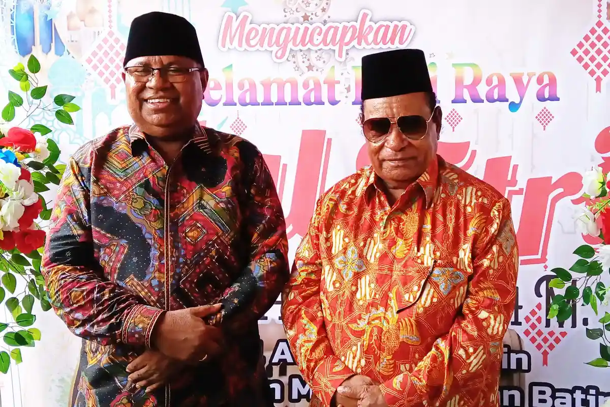 Lamberthus Jitmau Sambangi Kediaman Bupati Sorong Selatan, Silaturahmi Lebaran 2024