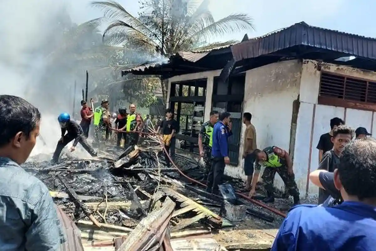 BPBD Kota Subulussalam Bantu Makan Korban Kebakaran Selama Tiga Hari