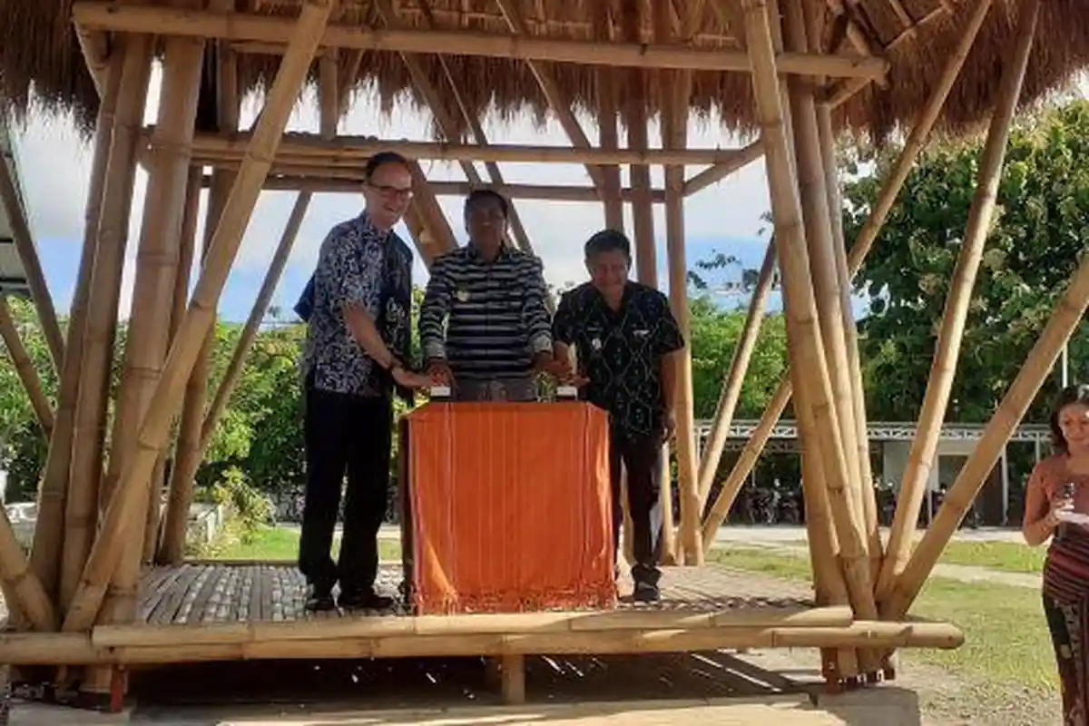 Dubes Inggris Resmikan Menara Internet Bambu Di BLK Don Bosco Sumba Barat Daya