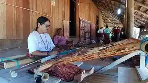 kegiatan-tenun-ikat-di-sumba-timur.jpg
