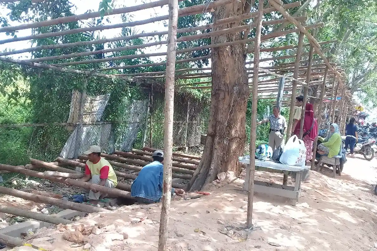 Merasa Dipungli Dirikan Lapak di Jalan MH Thamrin, Pedagang Pasar Klakap Tujuh Silakan Lapor Polisi