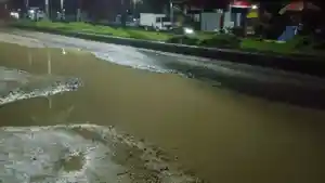 Genangan-air-di-Jalan-Malaka-Kendari-Sulawesi-Tenggara.jpg
