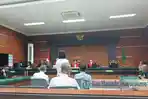 Mantan-Rektor-Unsrat-Ellen-Kumaat-ikuti-sidang-putusan-di-PN-Manado.jpg