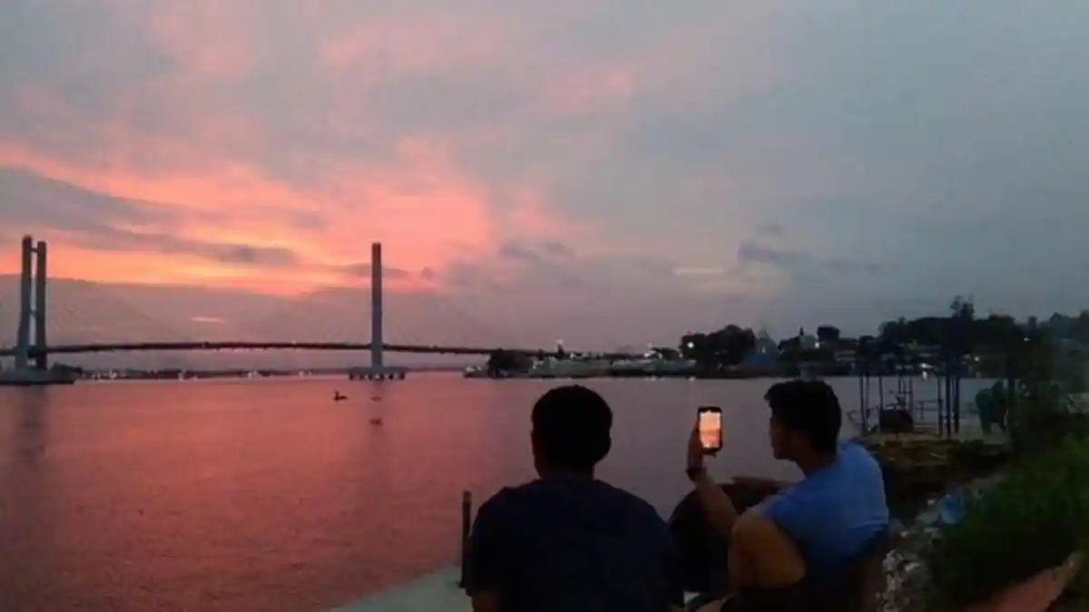 Jalan Kendari-Toronipa Konawe Jadi Spot Terbaik Nikmati Sunset di Sulawesi Tenggara
