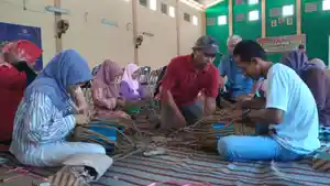 Pelatihan-Anyam-diadakan-oleh-Yayasan-Karya-Bak.jpg