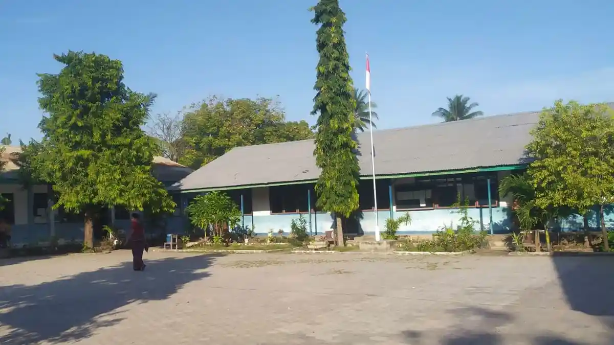 18 Guru Honor SDK 1 Tarsisius Lewoleba Mogok Mengajar