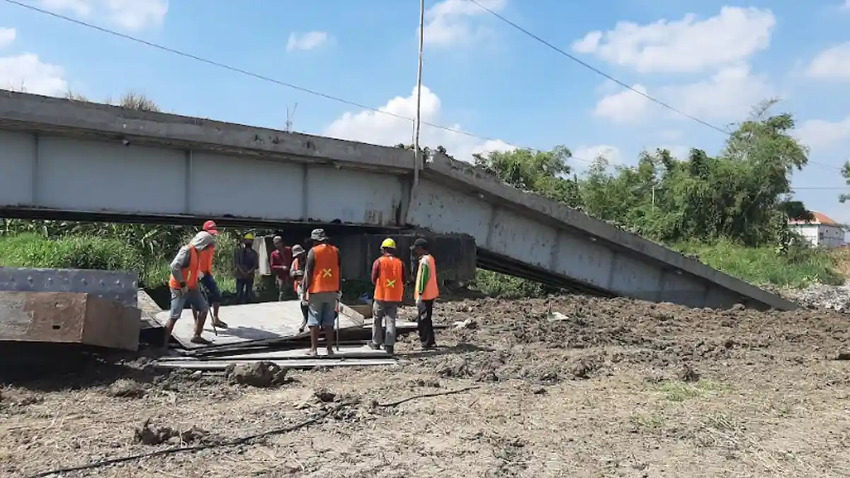 Jembatan Kacangan Gresik Dibongkar, Siapkan Pipa agar Tak Terganggu Banjir