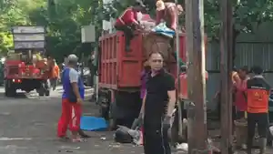 tempat-Penampungan-Akhir-TPA-dari-siang-menjadi-malam-hari.jpg