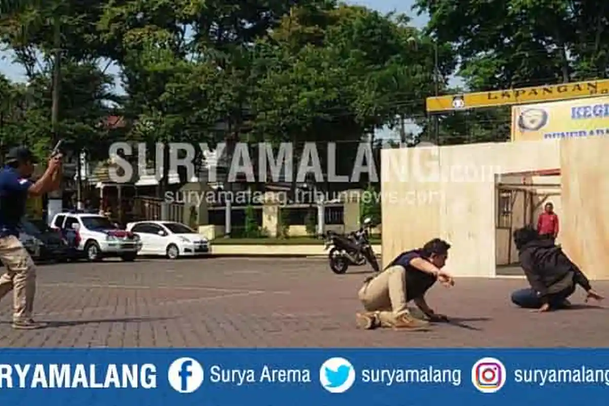 Anggota Polres Malang Dilatih untuk Tidak Ragu Tembak Penjahat yang Bandel