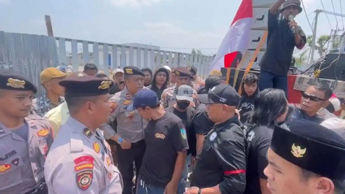 Siswa SMPN 4 Jombang Terpaksa Daring Gegara Bau Menyengat dan Bising Pabrik Ayam, PT JPN Disegel