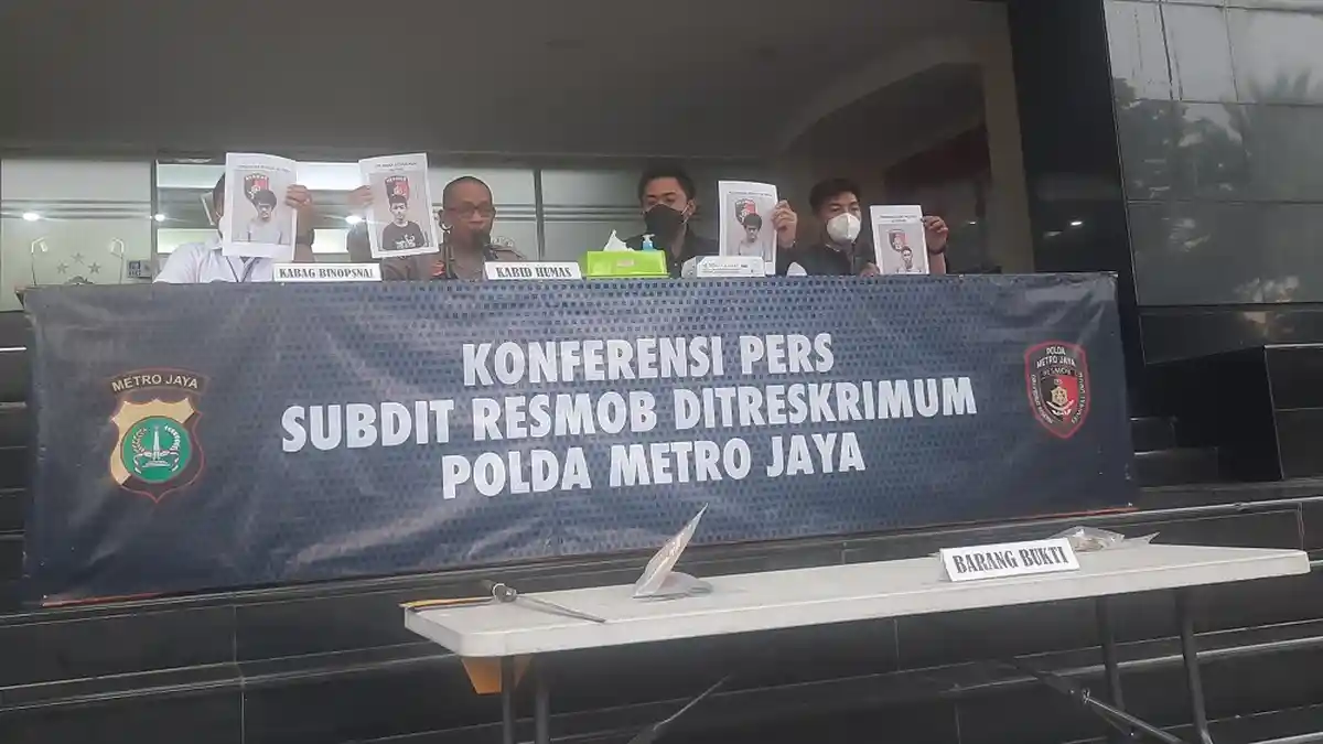 Ditebas Samurai dan Celurit Oleh Pelaku Tawuran, Kartsui Tewas Mengenaskan di Gang